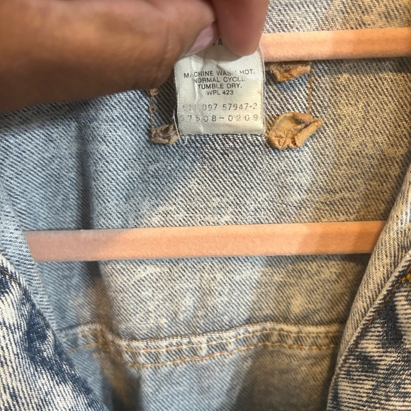Vintage Levi’s Denim Jacket 1997 - Picture 5 of 8
